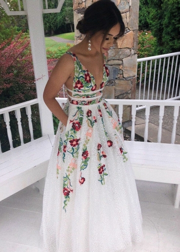 Colorful Embroidery Lace Prom Dresses with V-neckline