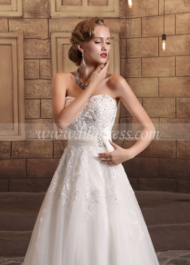 Glamorous Tulle Sweetheart Neckline A-line Wedding Dresses With Beaded Lace Appliques