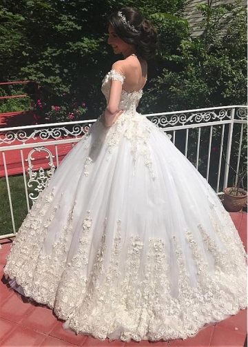 Exquisite Tulle Jewel Neckline Ball Gown Wedding Dresses With Lace Appliques & 3D Flowers & Beadings