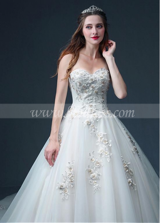 Gorgeous Tulle Sweetheart Neckline Ball Gown Wedding Dress With 3D Lace Appliques & Beadings