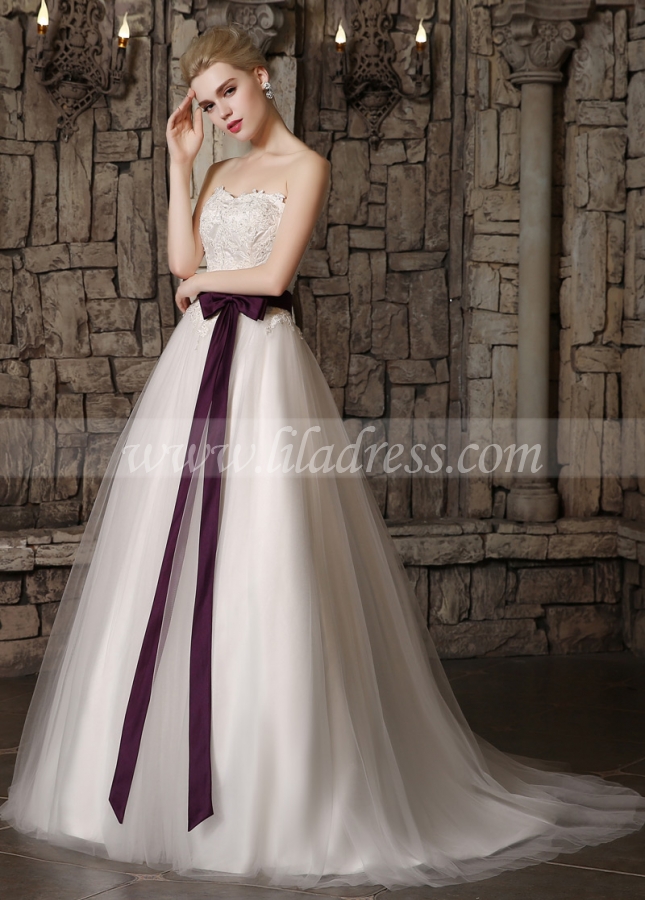 Glamorous Tulle Sweetheart Neckline A-line Wedding Dresses With Beaded Lace Appliques