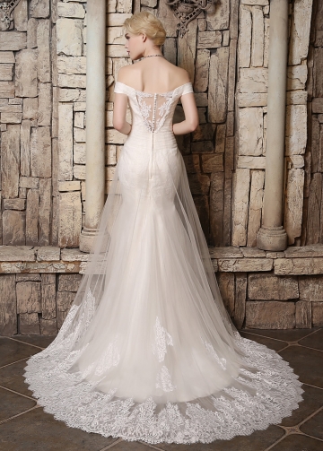 Elegant Tulle Off-the-Shoulder Neckline A-line Wedding Dresses with Lace Appliques