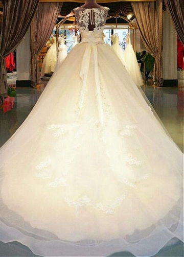 Attractive Tulle Bateau Neckline Ball Gown Wedding Dresses With Lace Appliques