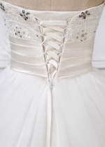 Fabulous Tulle Sweetheart Neckline A-line Wedding Dress With Lace Appliques & Handmade Flowers & Beadings