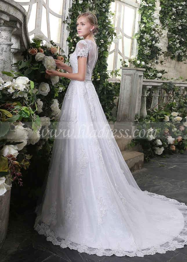 Elegant Tulle Scoop Neckline Lace Appliques A-line Wedding Dresses
