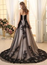 Romantic Tulle Strapless Neckline A-line Wedding Dresses With Lace Appliques