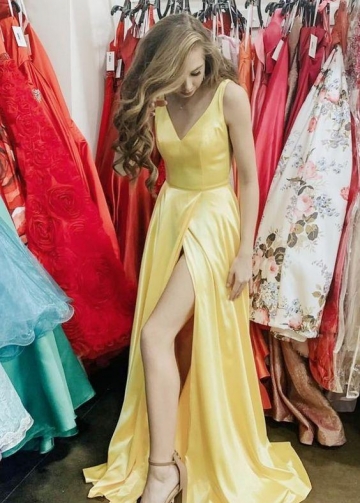 Elegant Long Yellow Prom Gown with Leg Slit Side