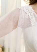 Chic Polka Dot Tulle V-neck Neckline A-line Wedding Dresses With Beaded Venice Lace Appliques