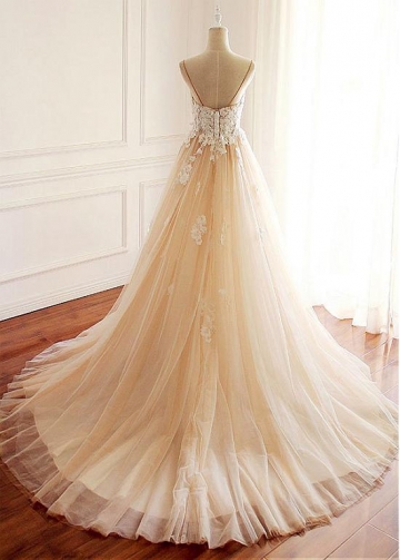 Stunning Tulle Spaghetti Straps Neckline A-line Wedding Dress With Lace Appliques