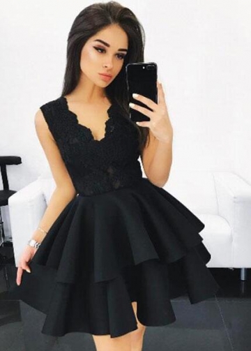 Lace V-neck Bodice Black Homecoming Gown with Tiered Skirt