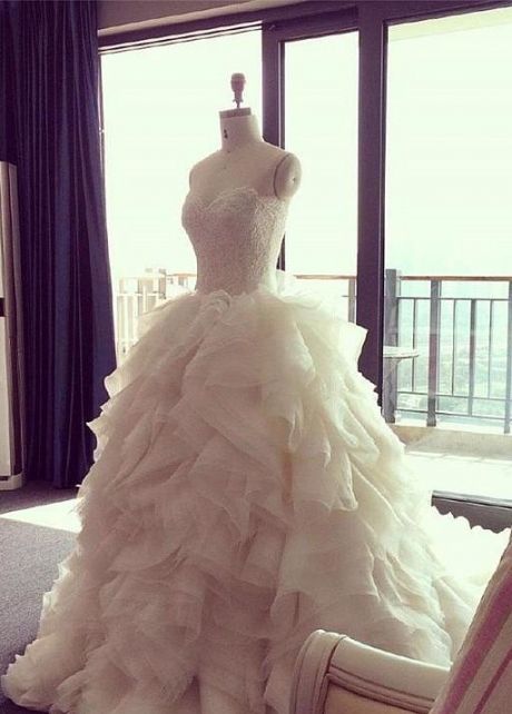 Lace Sweetheart Ball Gown Wedding Dress with Ruffled Organza Skirt