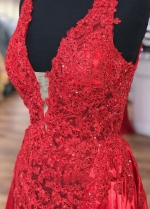 Made-to-Order Red Lace Evening Dresses Beaded V-neckline