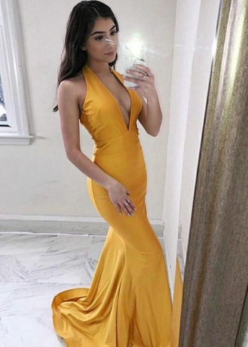 Mermaid Style Yellow Prom Gowns with Deep Halter Neckline