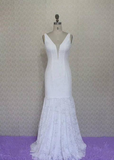 Plunging V Neck Lace Bridal Dresses2023