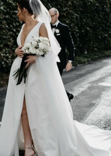 Plunging V-neck White Satin Wedding Dress with Cut Skirt vestido de novia