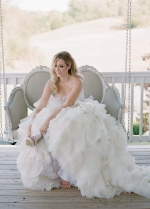 Ruffles Organza Skirt Wedding Dress Ball Gown with Lace Sweetheart Bodice