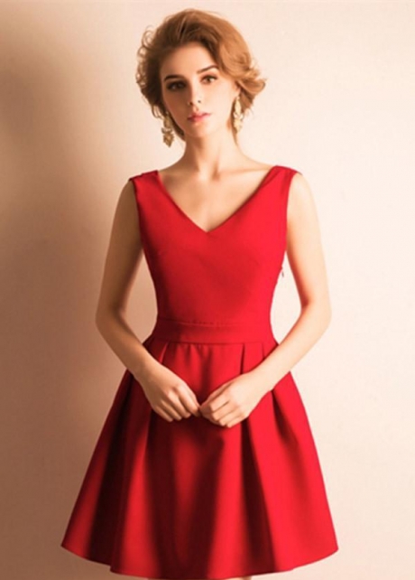 V-neckline Satin Red Homecoming Dresses Short
