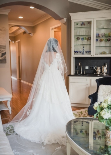 V-neck Long Sleeves Vintage Wedding Dress with Tulle Skirt