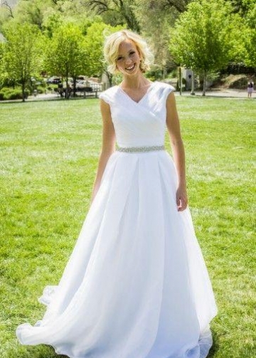 V-neckline White Organza Wedding Dress with Rhinestones Belt